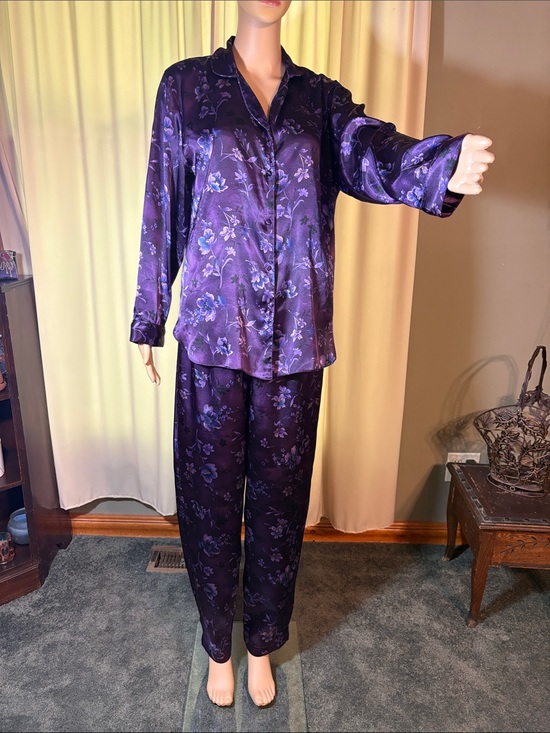 Secret Treasures Other - Secret Treasures Purple Floral Satin Pajama Set